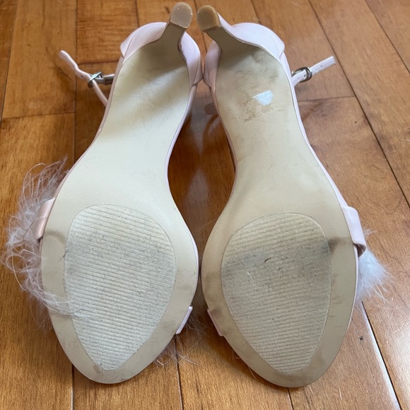 Steve Madden Heels with feathers - Picture 6 of 10